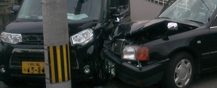 事故車とタクシー