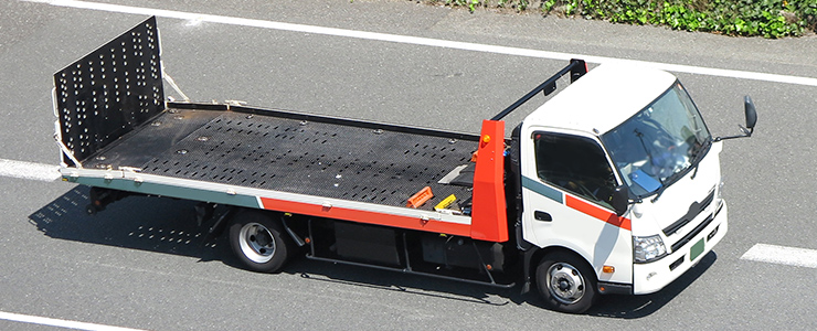 車を運搬するキャリアカー